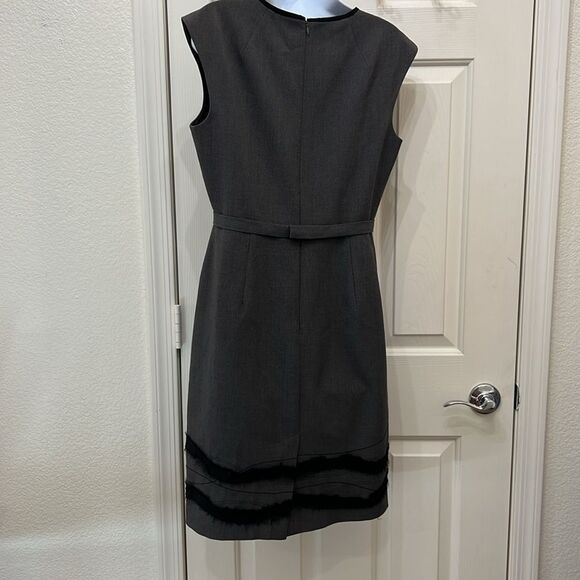 Tahari Gray And Black Sheath Midi Dress Scoop Neck Sleeveless US Size 10 Lined - Picture 6 of 12
